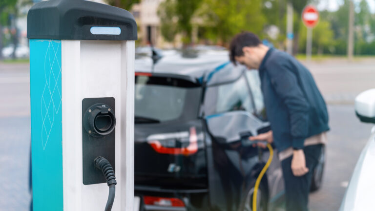 Installation de Borne de Recharge : Guide Complet et Services avec SA Electricité