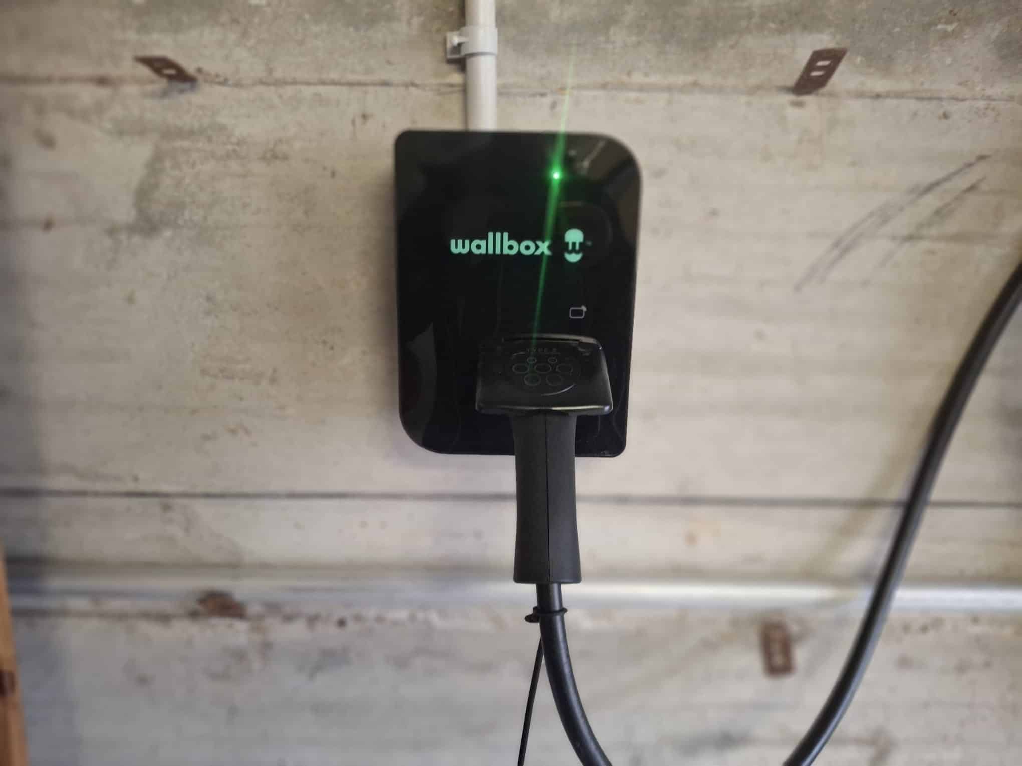 Installation borne de recharge Tesla à Saint-Romain-de-Jalionas