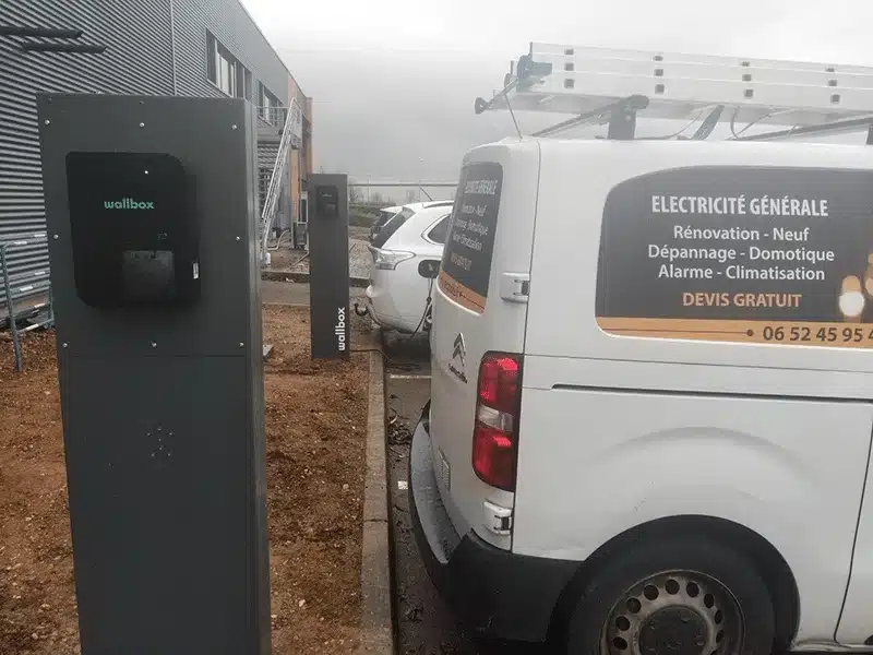 4 bornes wallbox copper SB 22 — Parking PME