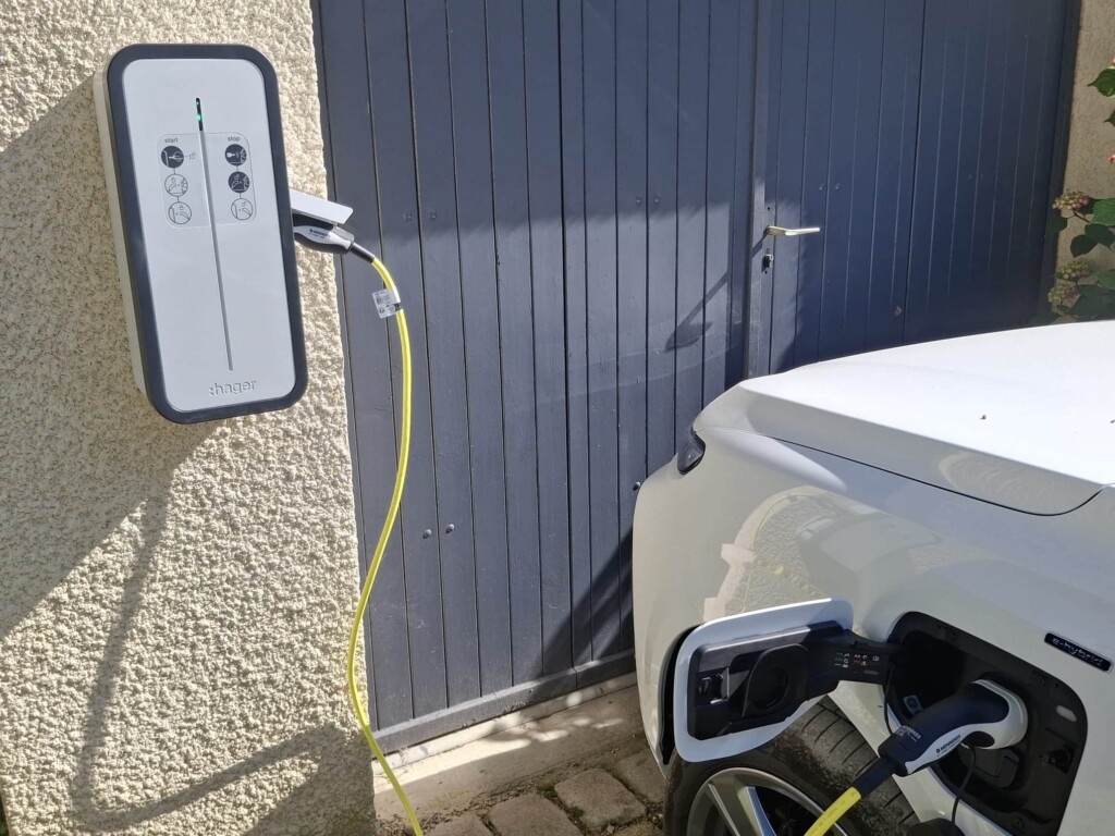 Installation borne de recharge Hager Witty Start 7,4 kW à Lyon par installateur IRVE